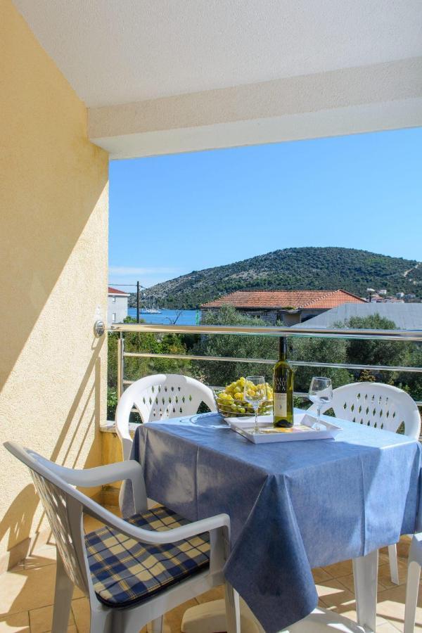 Apartments Anton Vinišće Eksteriør billede